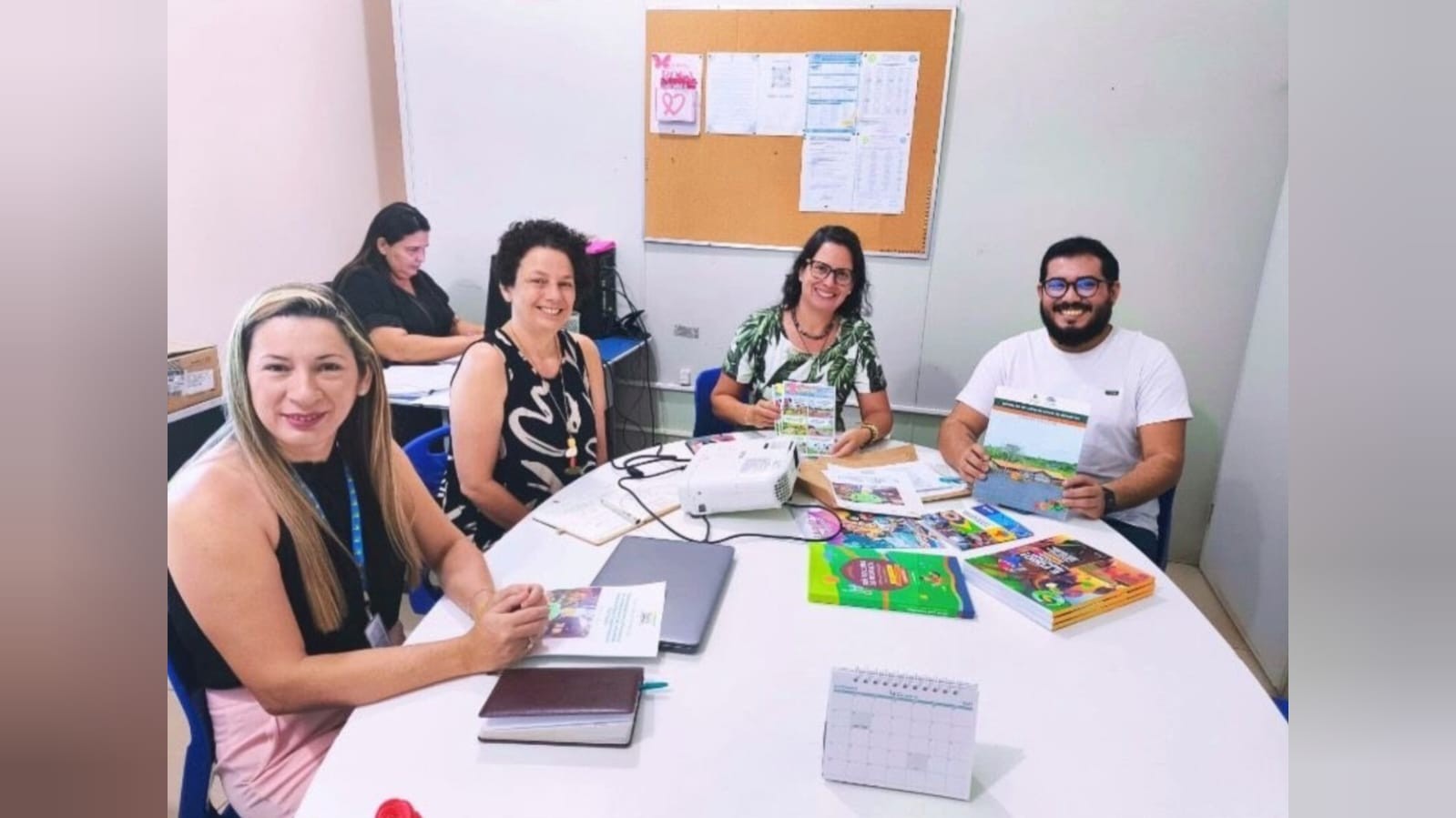 Semed e projeto internacional Vozes em Recuperação renovam parceria e planejam ações para 2026