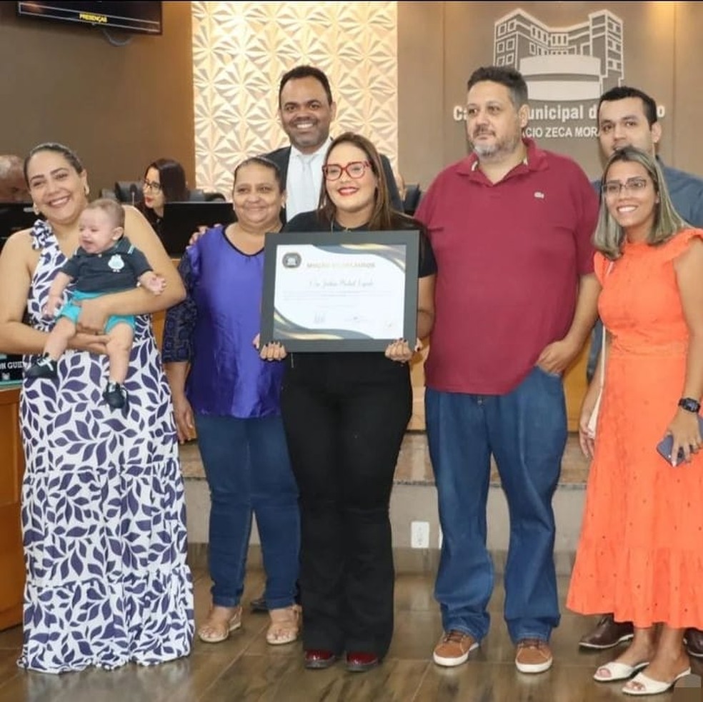 Jordana foi homenageada pelas ações solidárias realizadas em Paraíso — Foto: Reprodução/redes sociais/Jordana Monturil