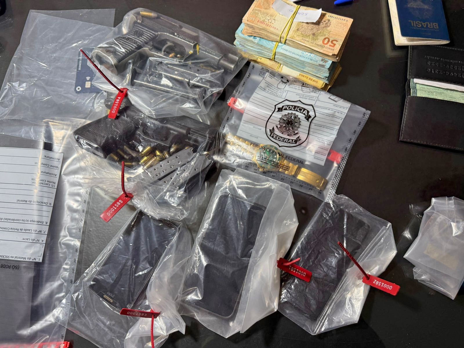 PF prende delegado e policiais civis por extorquir de traficantes do Comando Vermelho