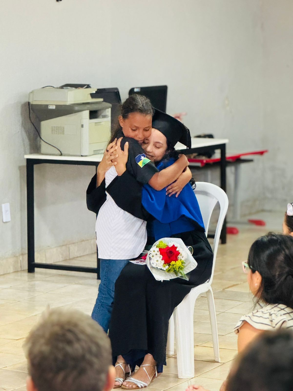 Inspirada na mãe, professora coordena projeto que dá aulas de reforço gratuitas para crianças em RO