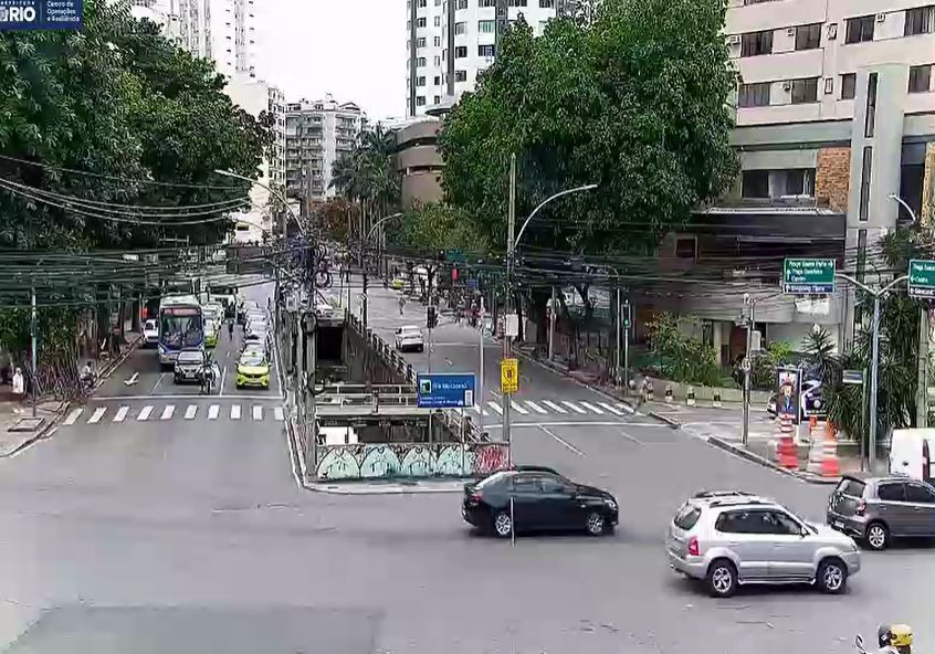 Avenida Maracanã é reaberta após interdição por incêndio no Shopping Tijuca