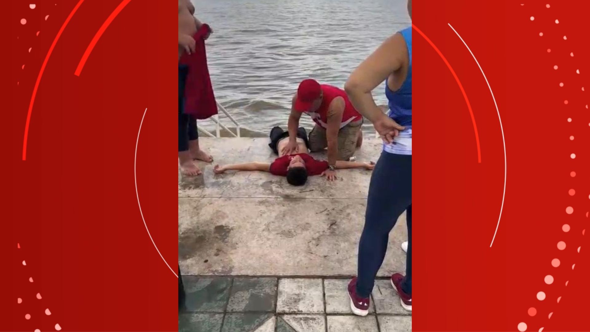 VÍDEO: Homem salva adolescente de afogamento na orla de Macapá: ‘Deus pedia pra mim não desistir’