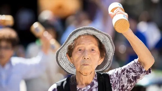 Japão perde quase 1 milhão de pessoas em um ano, o maior declínio populacional em mais de 50 anos - Um número crescente de cidades e vilarejos está se esvaziando, com quase quatro milhões de casas abandonadas nas últimas duas décadas, de acordo com dados do governo divulgados no ano passado.