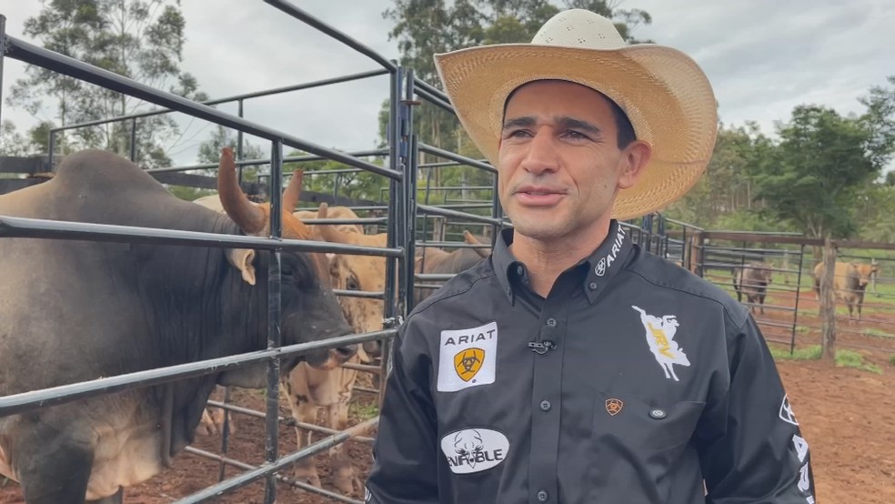 De Itatinga para os Estados Unidos: o sucesso do brasileiro do interior de SP que conquistou as arenas de rodeio internacionais — Foto: TV TEM/reprodução