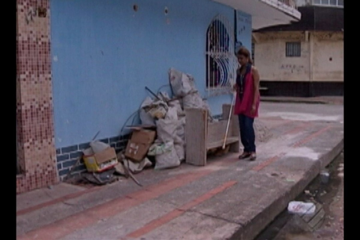 Moradores denunciam estacionamento irregular em dia de jogo no