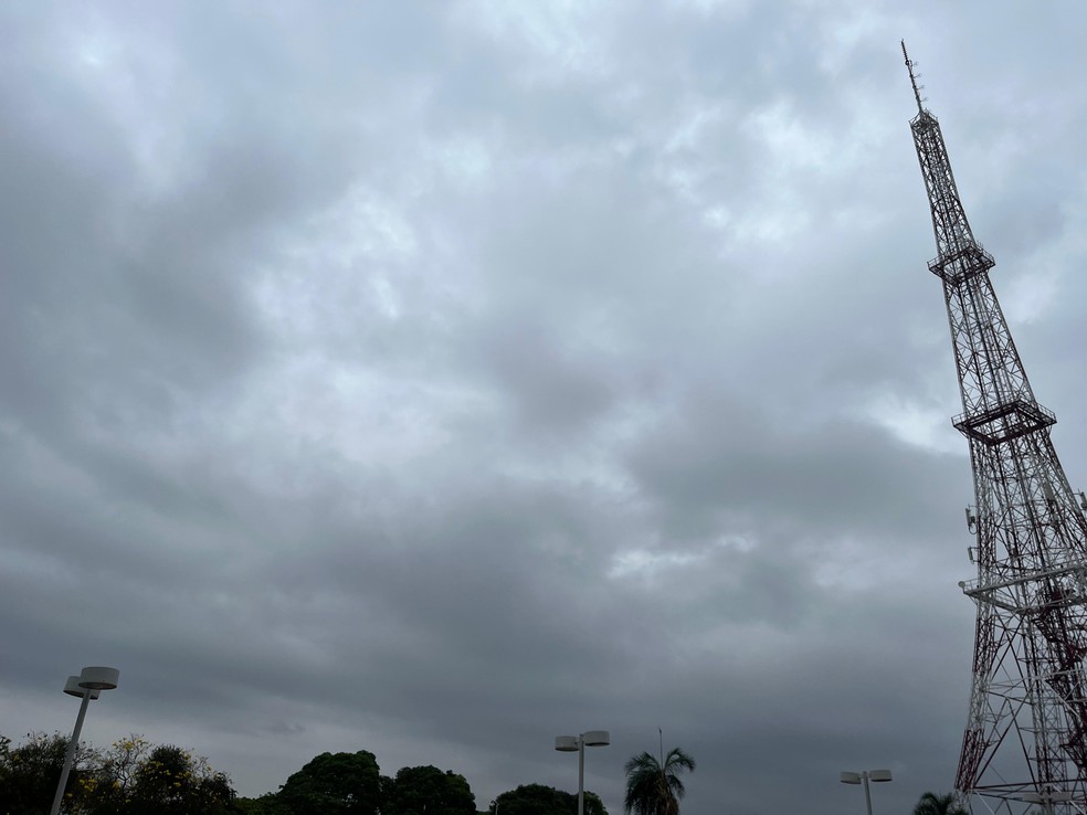 Tempo nublado, em Campo Grande (MS) — Foto: Débora Ricalde/ g1 MS