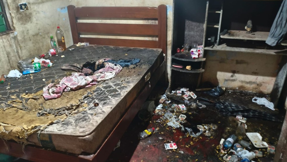 Inc&ecirc;ndio casa Monte Carmelo policiais &mdash; Foto: Gazeta Monte Carmelo/imagem cedida