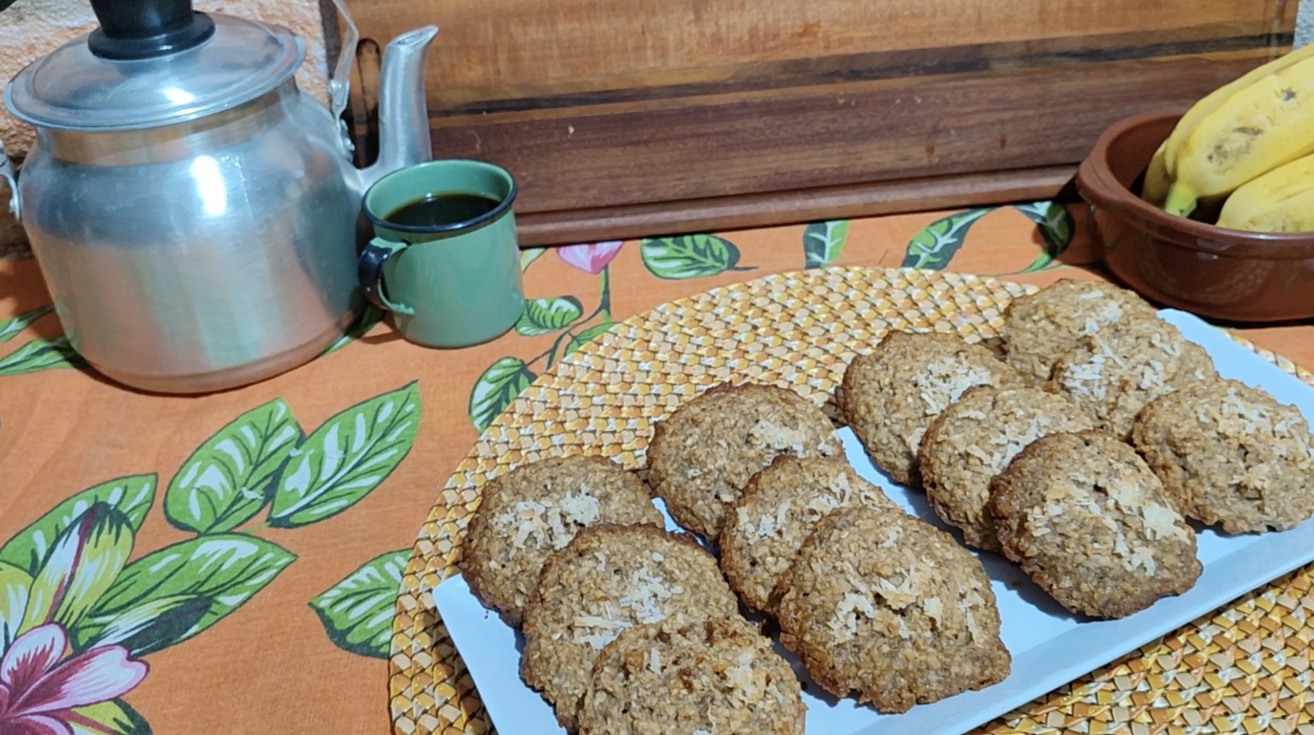 Aprenda a fazer broa de banana com aveia e coco