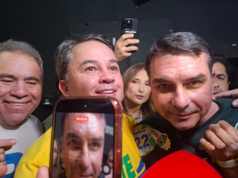 Senador Efraim Filho em evento com Fl�vio Bolsonaro na Para�ba � Foto: Felipe Nunes / CBN