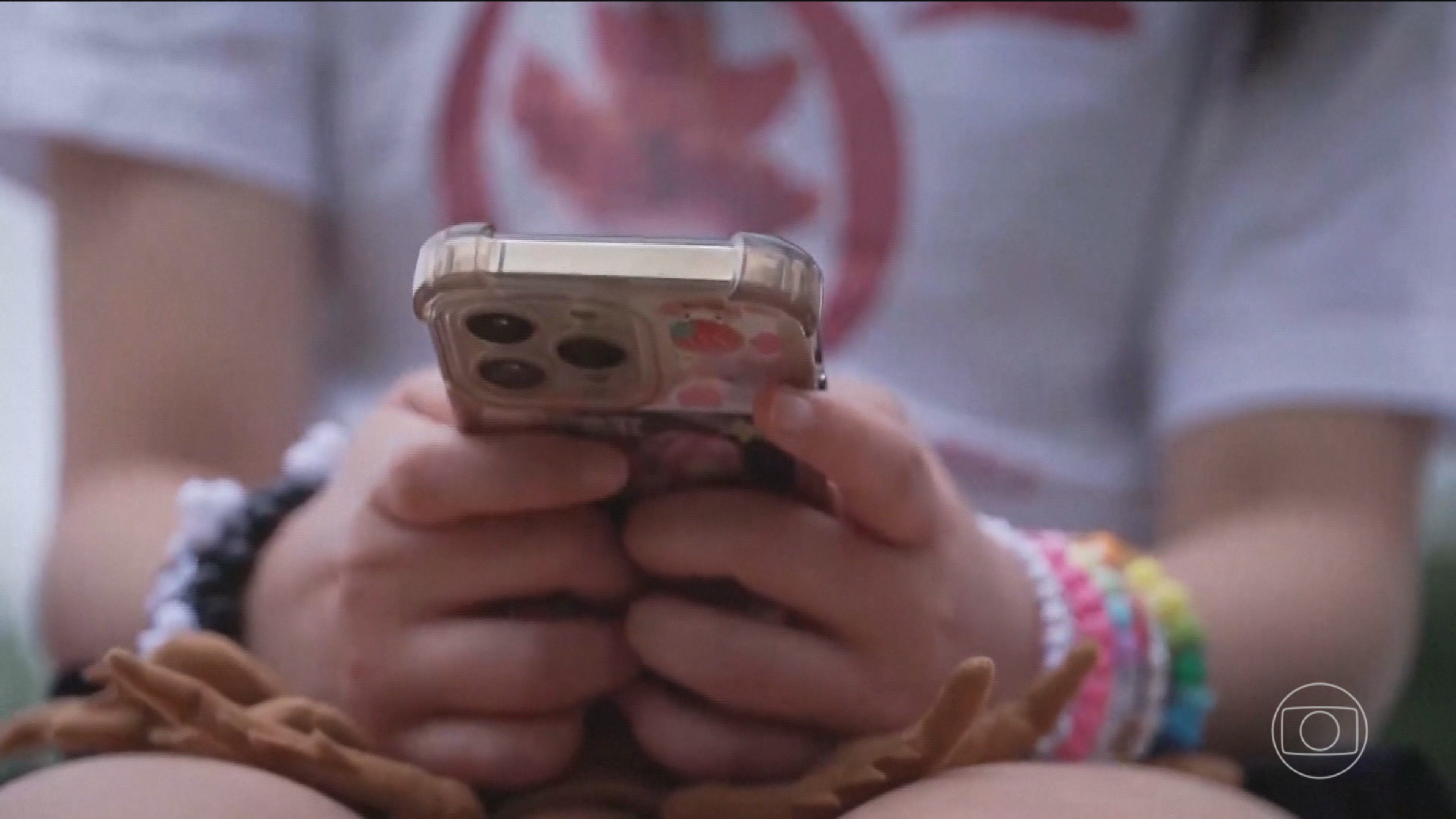 Pela primeira vez, duas bigh techs enfrentam júri popular em processo sobre vício nas redes sociais