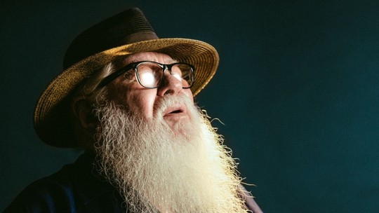 Mais do que músico genial, Hermeto Pascoal personificou a própria música em estado permanente de ebulição - Morto aos 89 anos, multi-instrumentista fez do mundo uma oficina de sons tirados de qualquer objeto, em trajetória mágica que foi dos ritmos nordestinos da infância ao samba-jazz e à obra de Miles Davis.