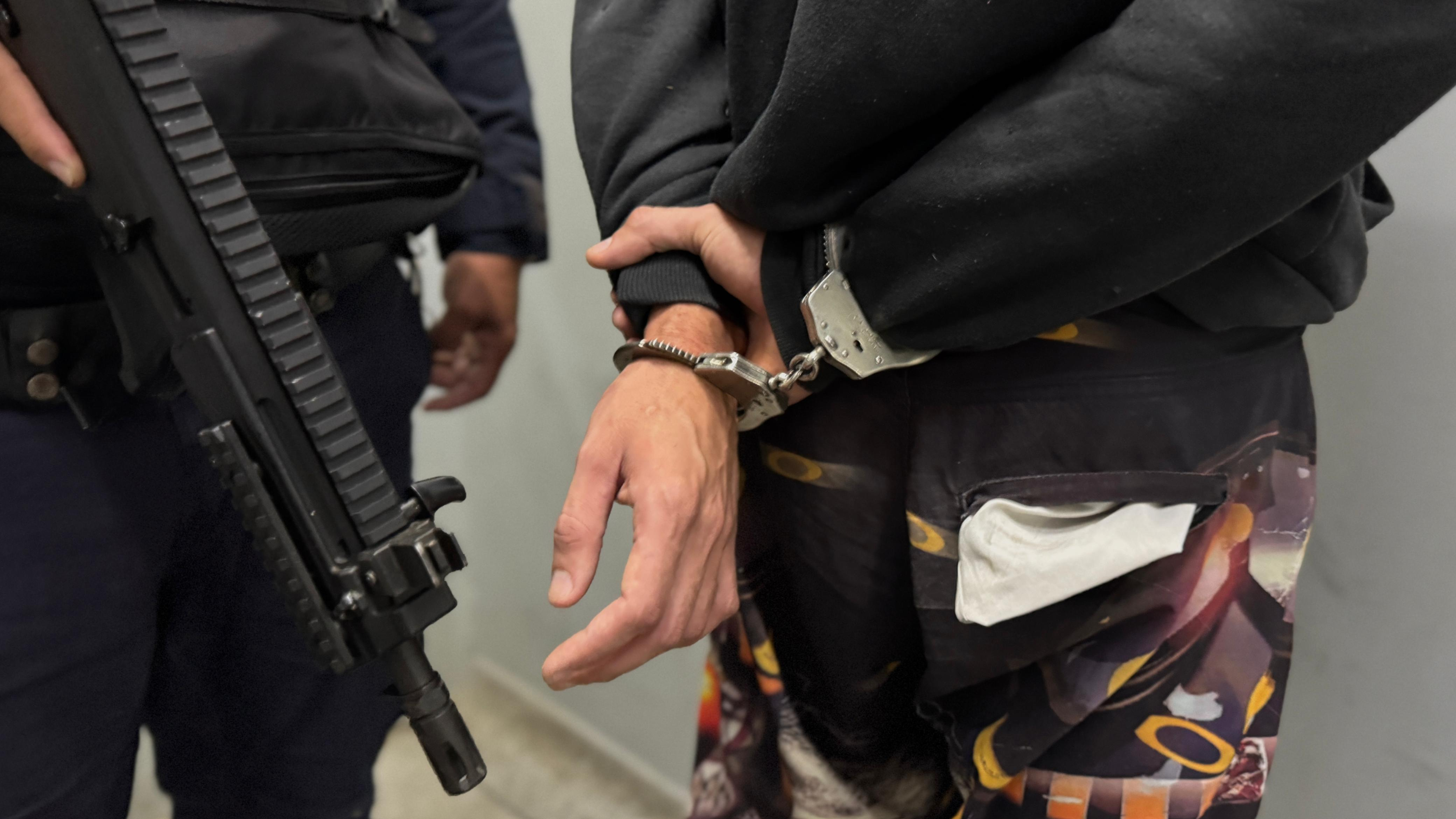 
GCM de Itaquaquecetuba prende suspeito de matar homem durante venda de videogame 
