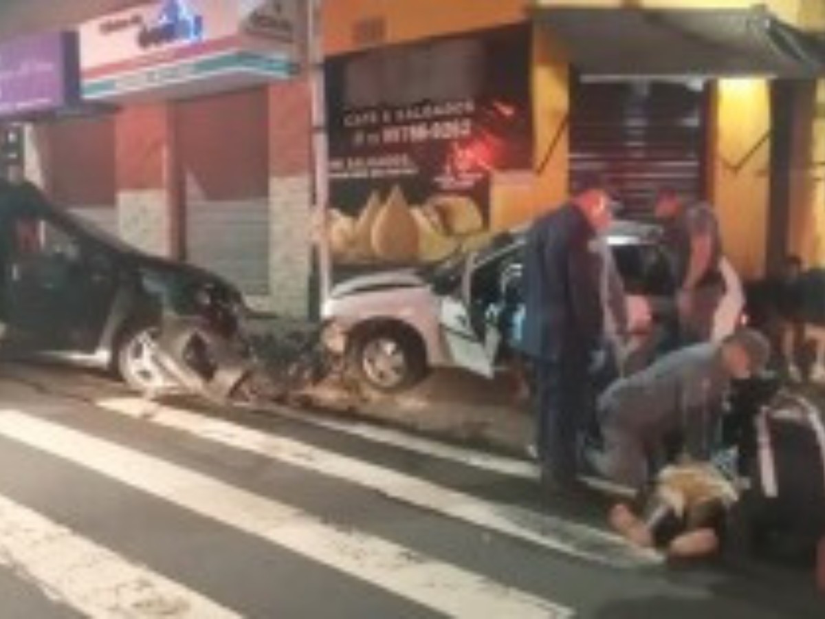 Homem morre após acidente entre dois carros em cruzamento do Centro de Limeira