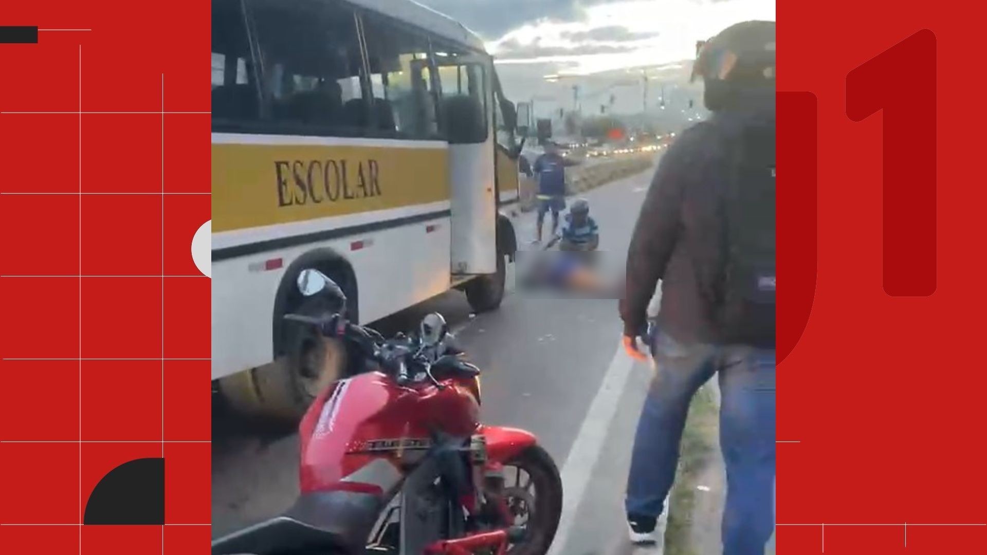 VÍDEO: mulher morre e piloto de moto de aplicativo vai parar embaixo de ônibus após acidente em Vila Velha