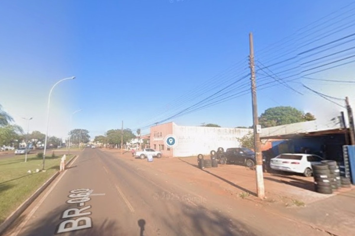 Jovem é atropelada por motociclista empinando moto em MS; vítima está em coma