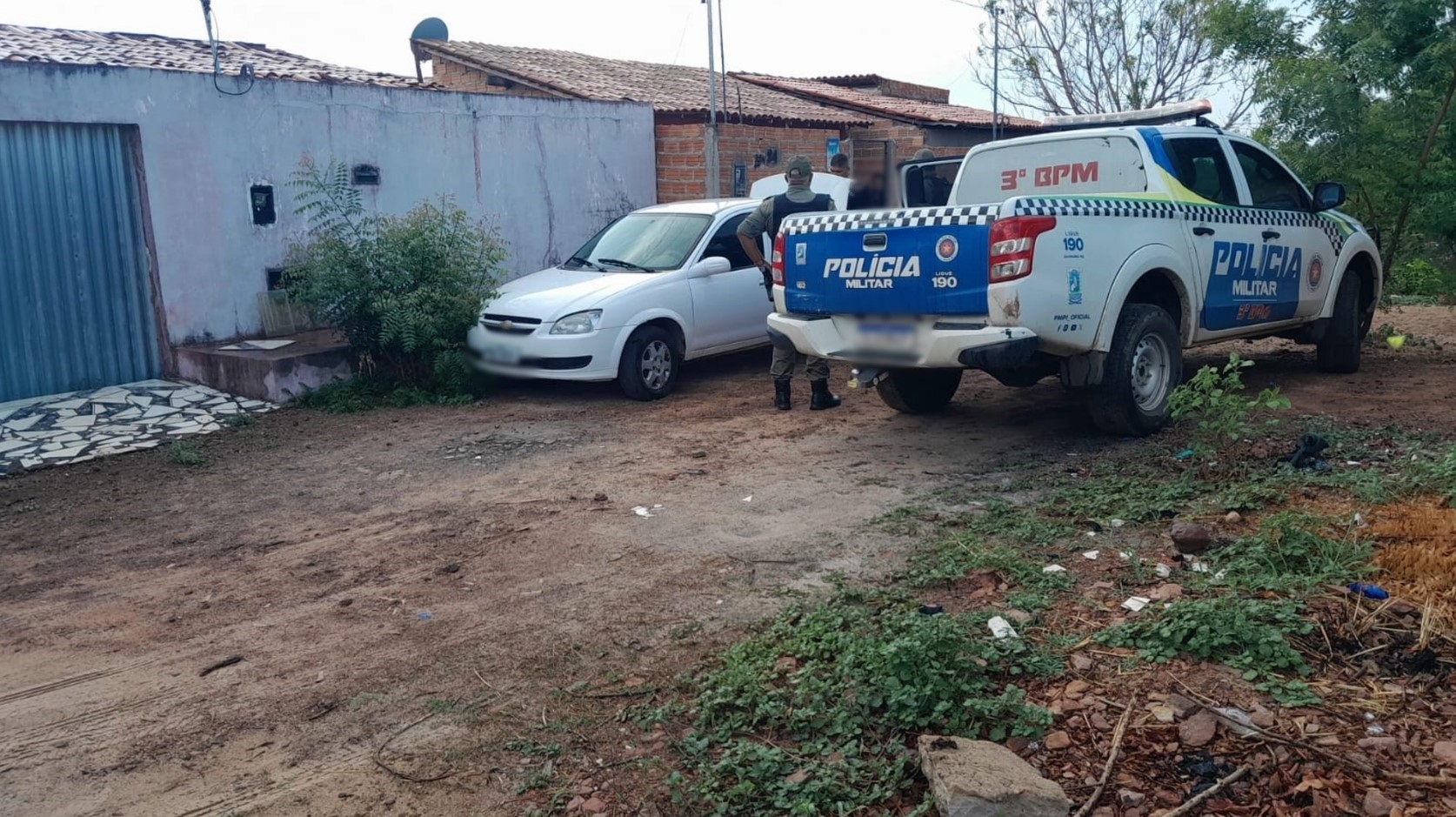 Criminosos invadem residência, rendem casal e roubam carro e joias em Floriano, no Piauí

