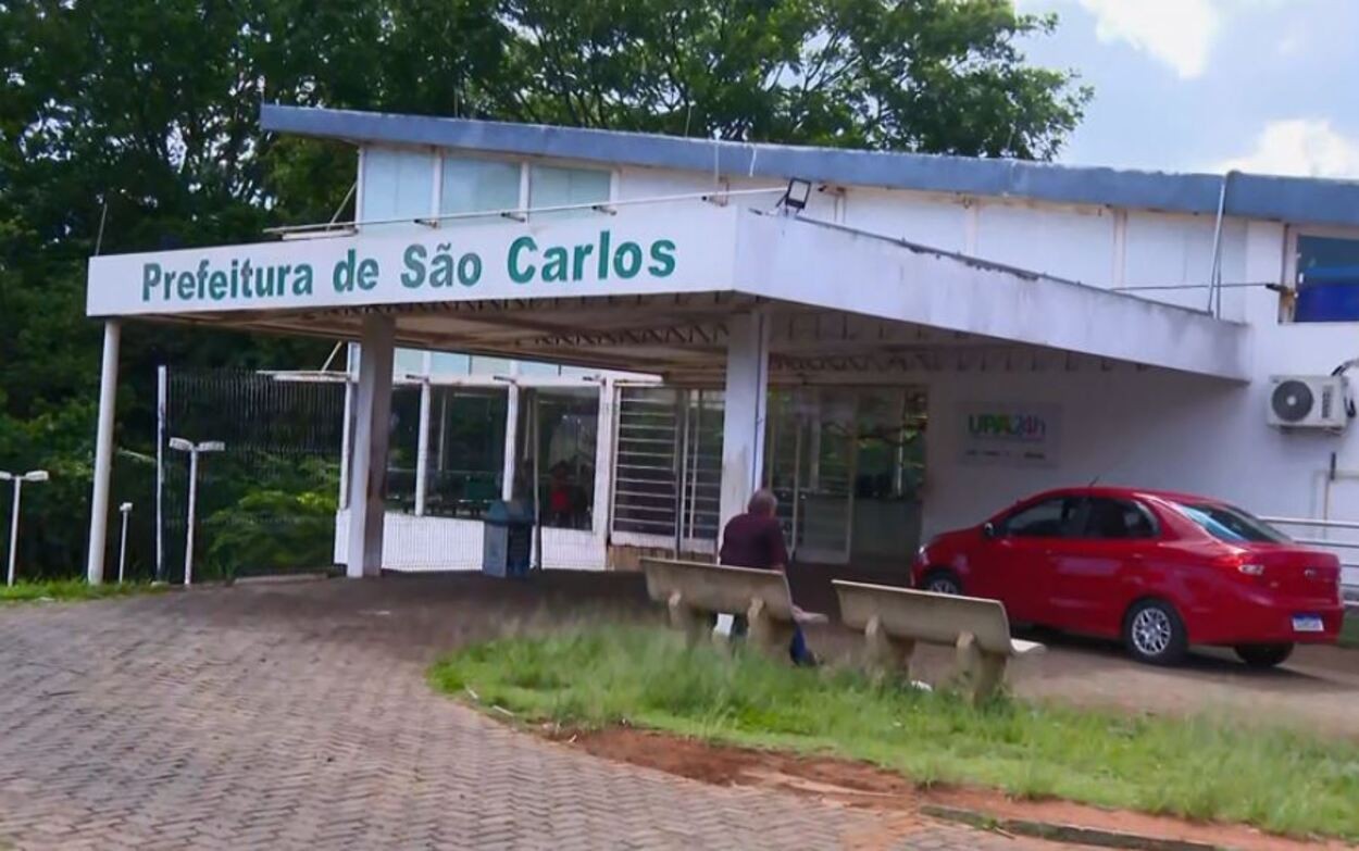 Criança de 2 anos morre após ser atingida por portão de garagem no interior de SP; pai foi preso