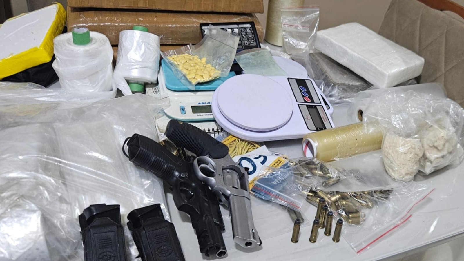 Dois policiais militares são presos por envolvimento com facção criminosa no Ceará