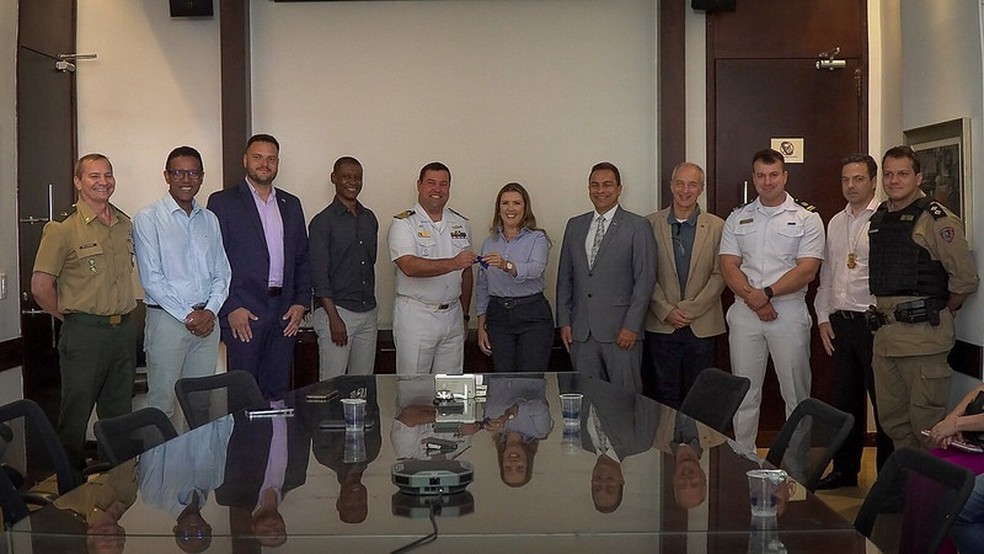 Marinha do Brasil recebe chave de im&oacute;vel que abrigar&aacute; Delegacia Fluvial em Uberaba &mdash; Foto: Prefeitura de Uberaba/Divulga&ccedil;&atilde;o