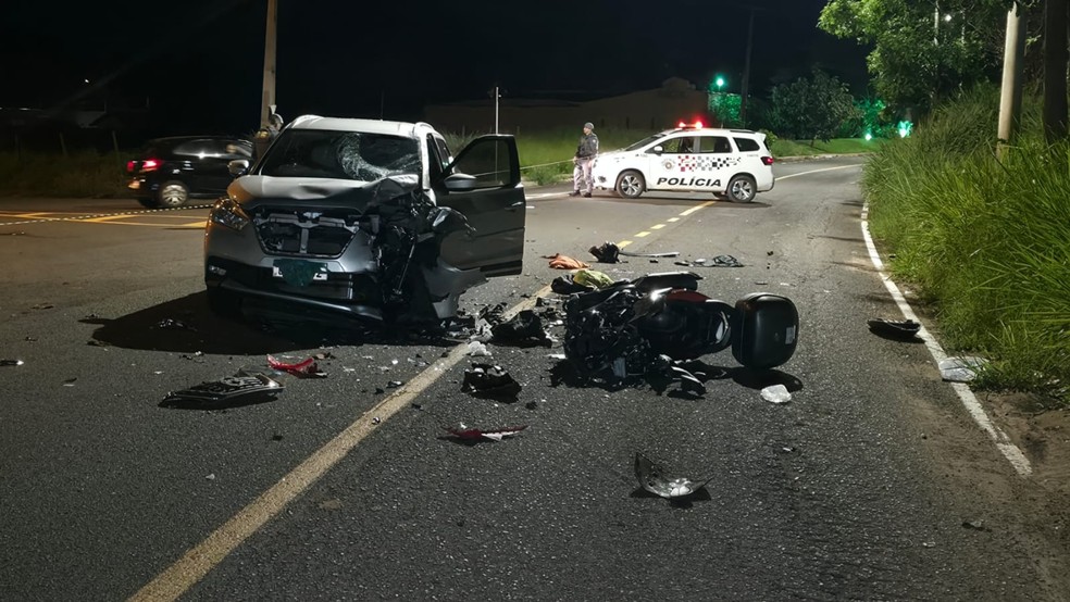 2 de 2
Motociclista perde o controle e colide com carro em Lins (SP) &mdash; Foto: Nova TV