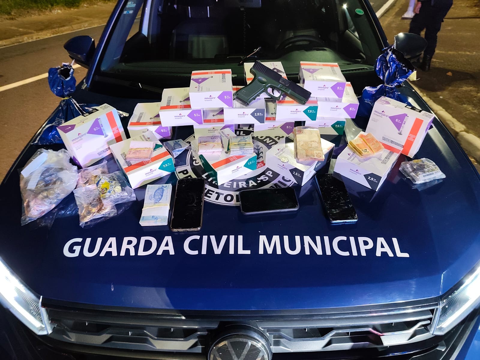 Ladrões rendem funcionários e roubam R$ 34 mil em caixas de Mounjaro de farmácia em Limeira