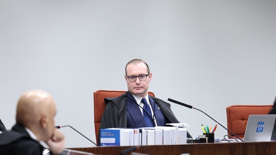 Trama golpista: Cristiano Zanin também vota por reconhecimento de organização criminosa - Ministro é o último a votar no julgamento da trama golpista. Já há maioria para condenar todos os réus pelos crimes denunciados, incluindo golpe de Estado.