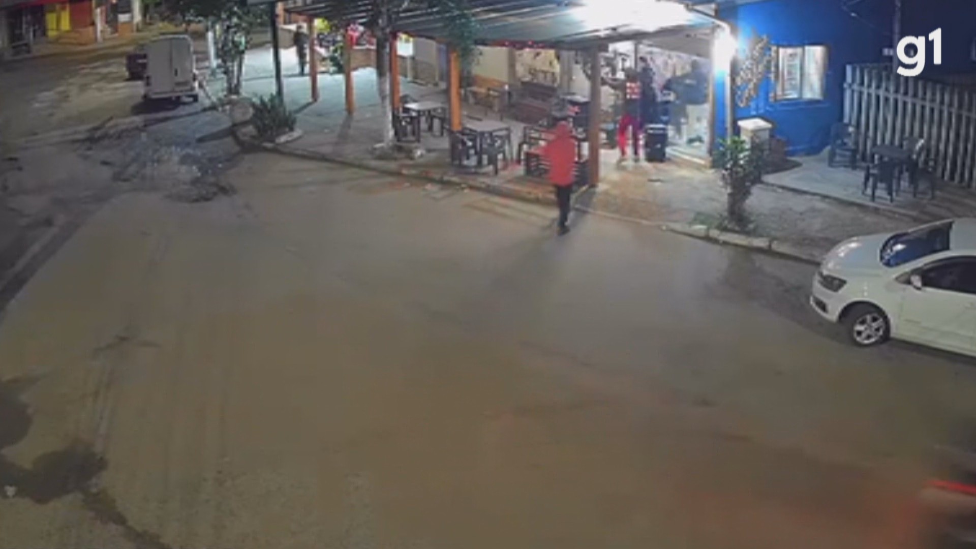 Vídeo registra ataque a tiros que deixou dois mortos em frente a bar em Porto Alegre