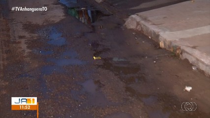 Moradores reclamam de vazamento na rede de esgoto no setor Santa Bárbara, em Palmas