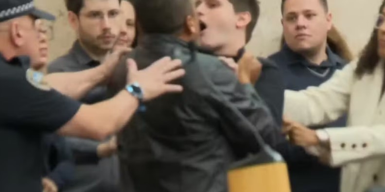 Justiça condena presidente do Sindimoto por agredir vereador Lucas Pavanato durante audiência na Câmara de SP