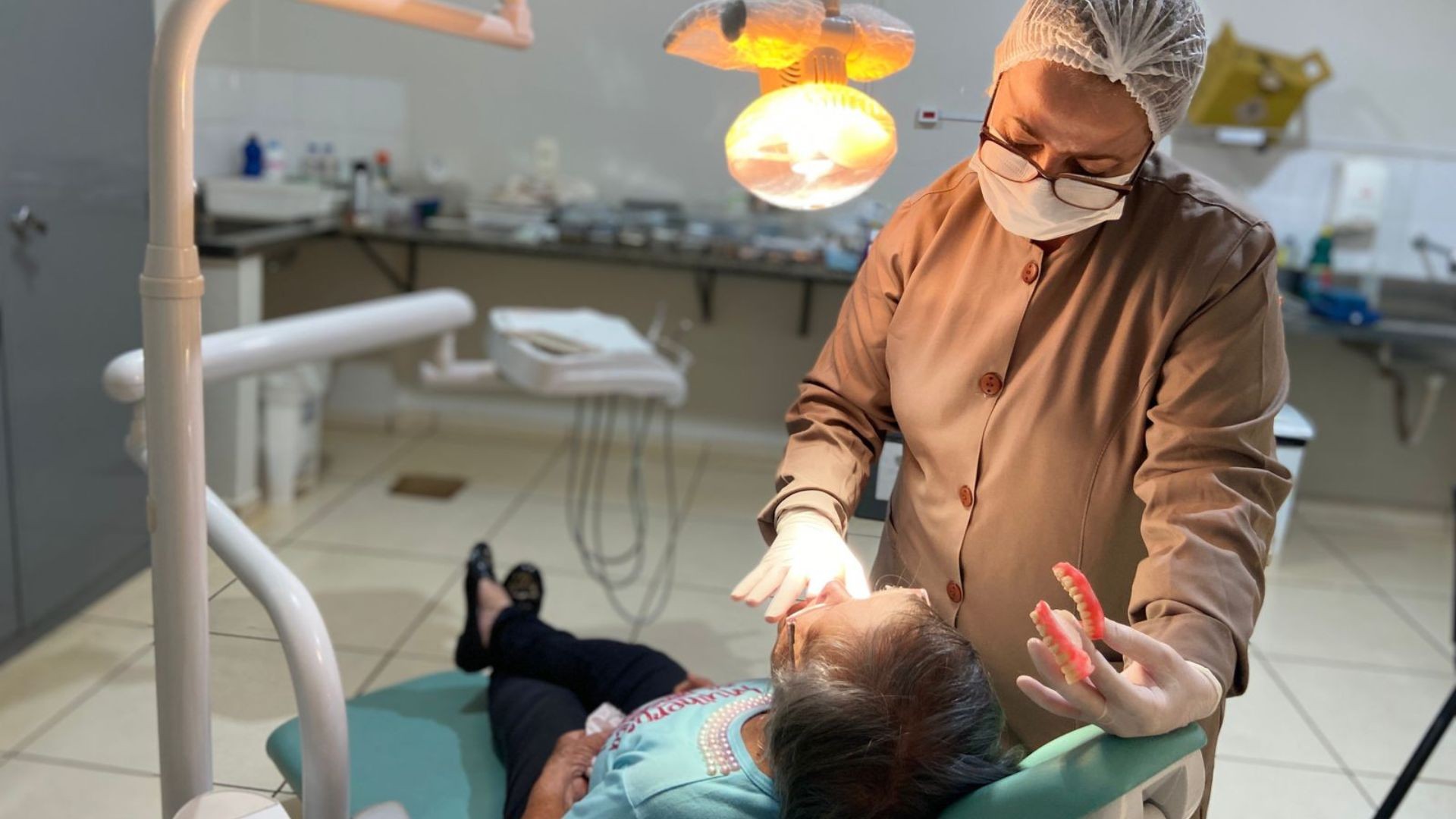 'Sorriso devolvido': projeto realiza mutirão de próteses dentárias gratuitas no interior de SP