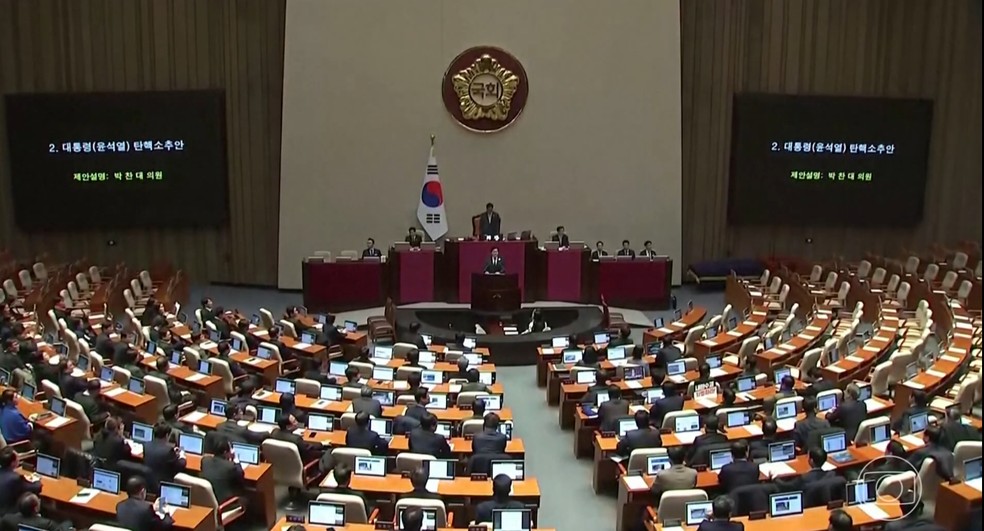 Votação do pedido de impeachment do presidente da Coreia do Sul, Yoon Suk Yeol, na Assembleia Nacional do país. — Foto: Reprodução/TV Globo