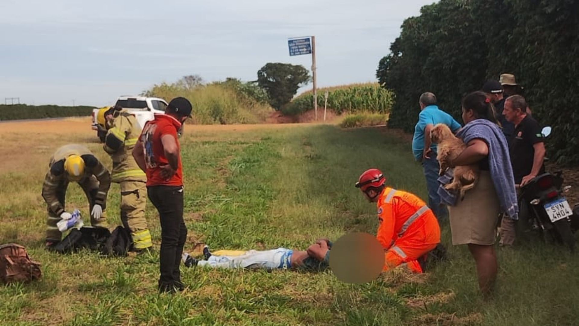 Acidente na MG-223 em Araguari deixa passageiro ferido após capotamento
