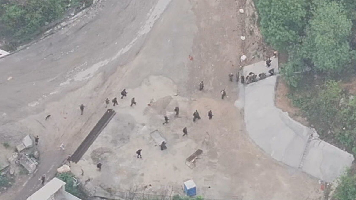 Imagens mostram traficantes fortemente armados antes de megaoperação nos complexos do Alemão e Penha