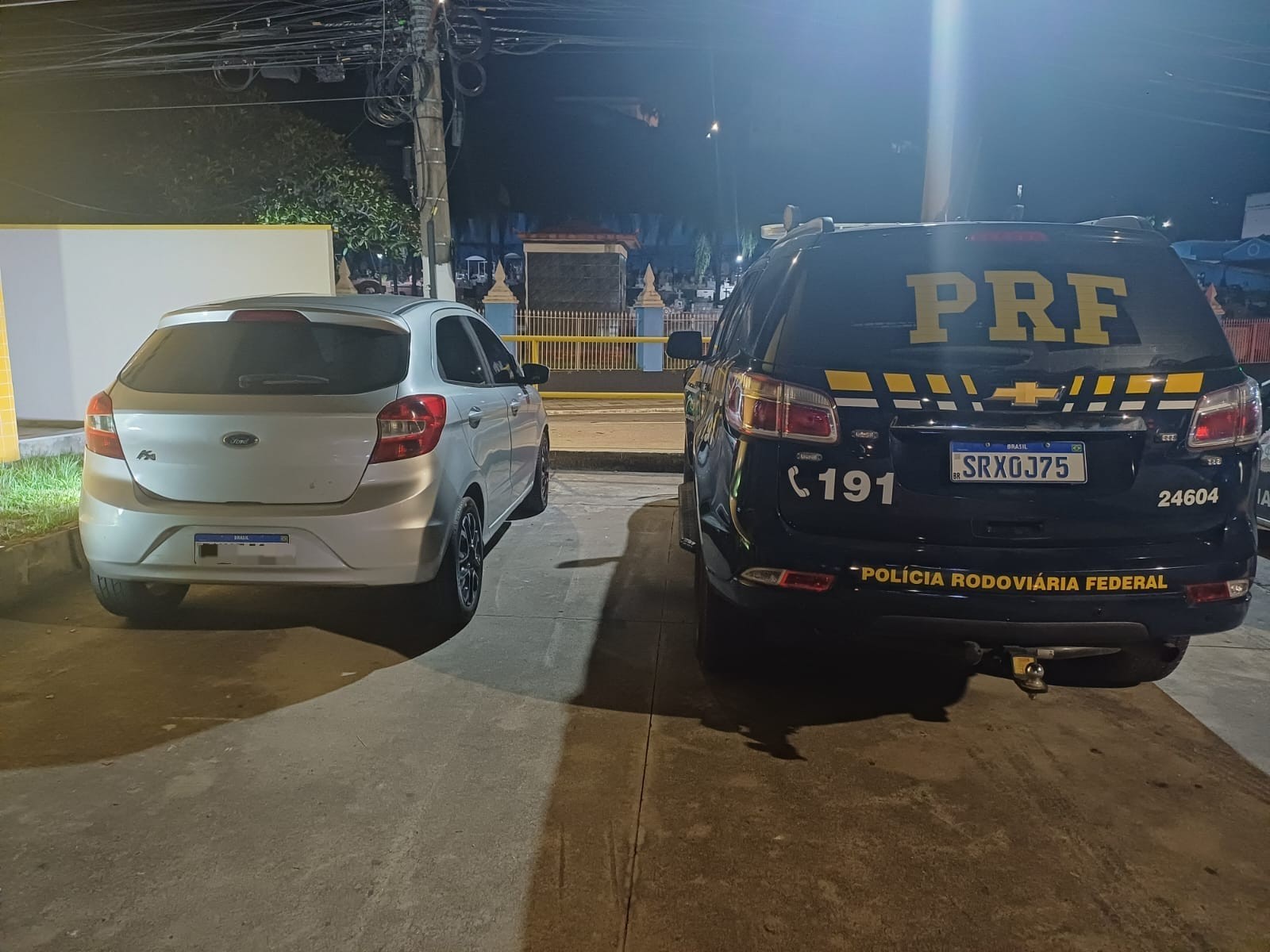 Mulher é detida com carro furtado na Via Dutra, em Barra Mansa