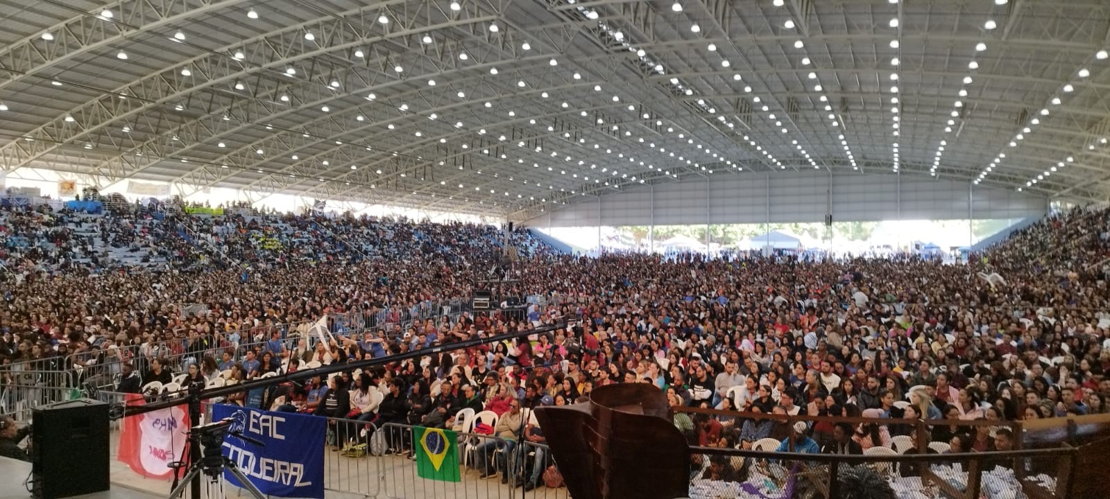 Acampamento católico espera reunir quase 30 mil pessoas na Festa de Pentecostes na Canção Nova, em Cachoeira Paulista, SP