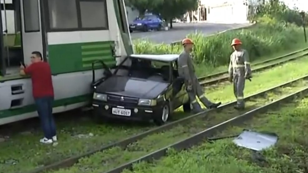 Cruzamento é movimentado. Acidente ocorreu por volta de 6h30 desta quinta (26). — Foto: Reprodução/TV Verdes Mares