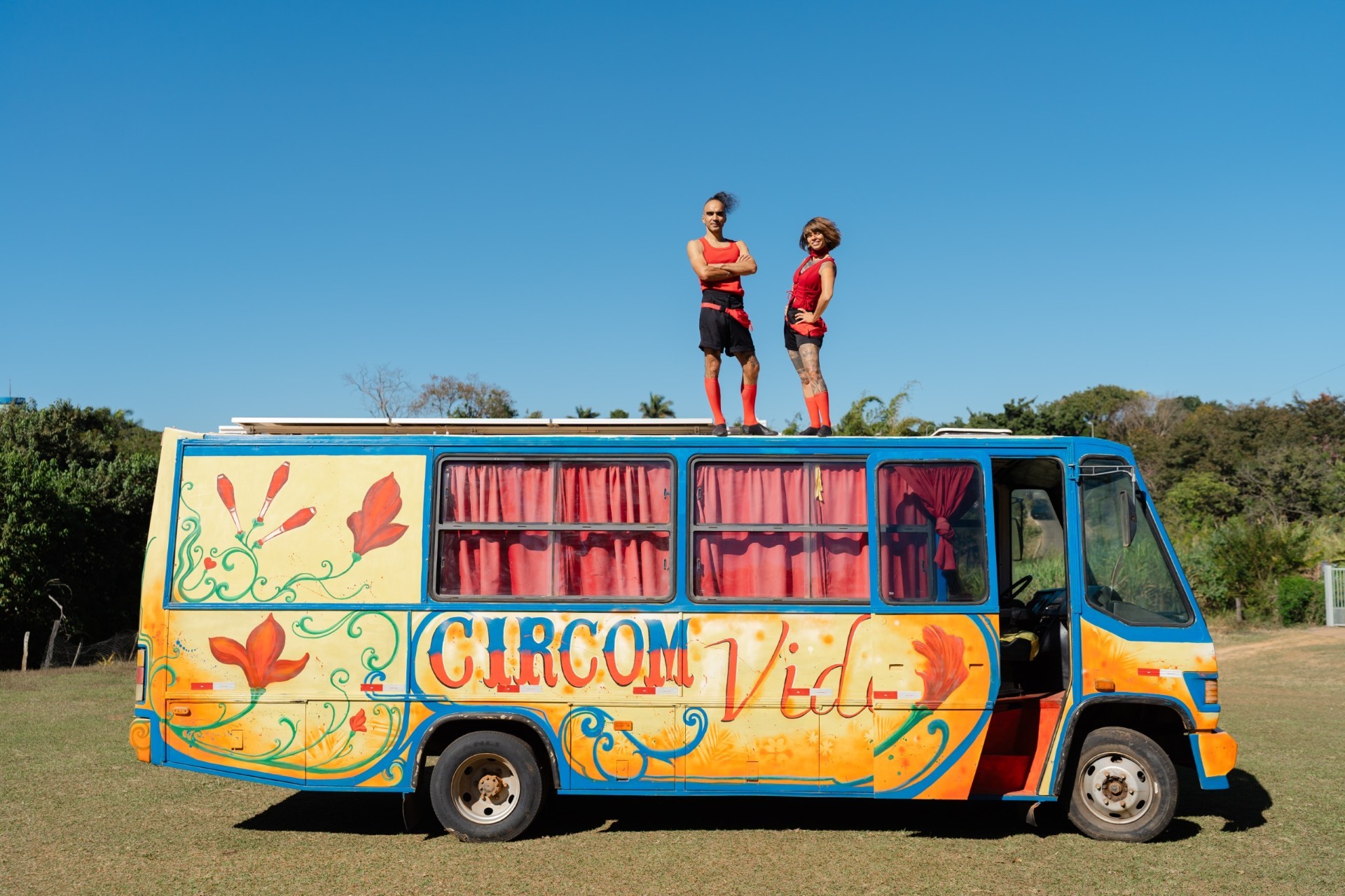 Circo itinerante leva humor, arte e educação ambiental para escolas e espaços públicos do DF 