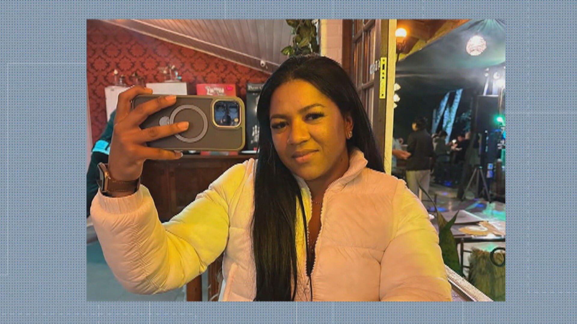 Bebê atingido ainda na barriga é enterrado no colo da mãe; pais foram sepultados na mesma cerimônia