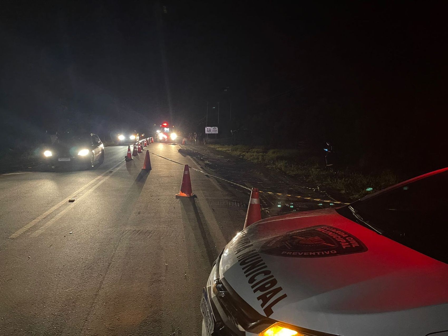 Três pessoas morrem após colisão entre motocicleta e caminhão na rodovia SE-230