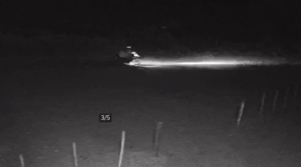 Suspeito de matar menina de 9 anos foi visto levando isopor grande em moto no dia do desaparecimento da garota. — Foto: Reprodução