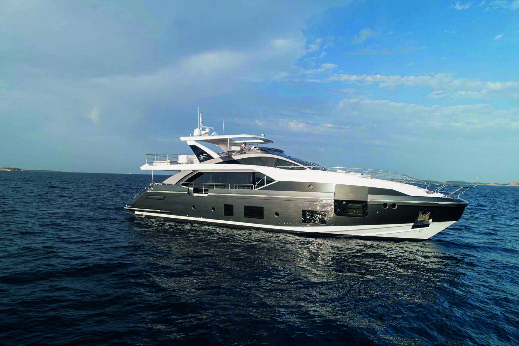 Tour nos barcos de CR7 e Gisele Bündchen? Modelos milionários estão disponíveis 'para visita' em SC 