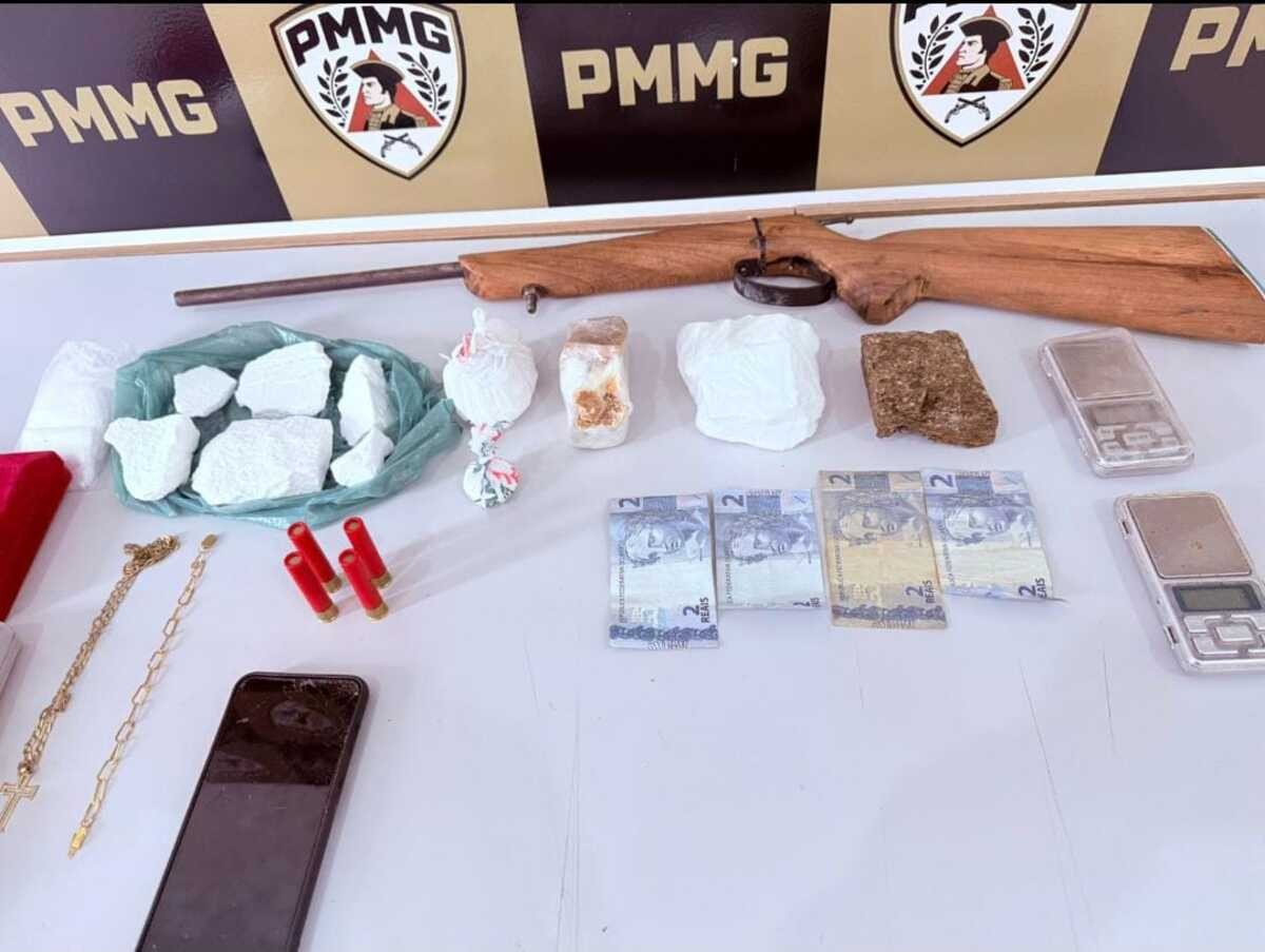 Após furto em joalheria, jovem é preso com drogas, arma e munições em Jaíba