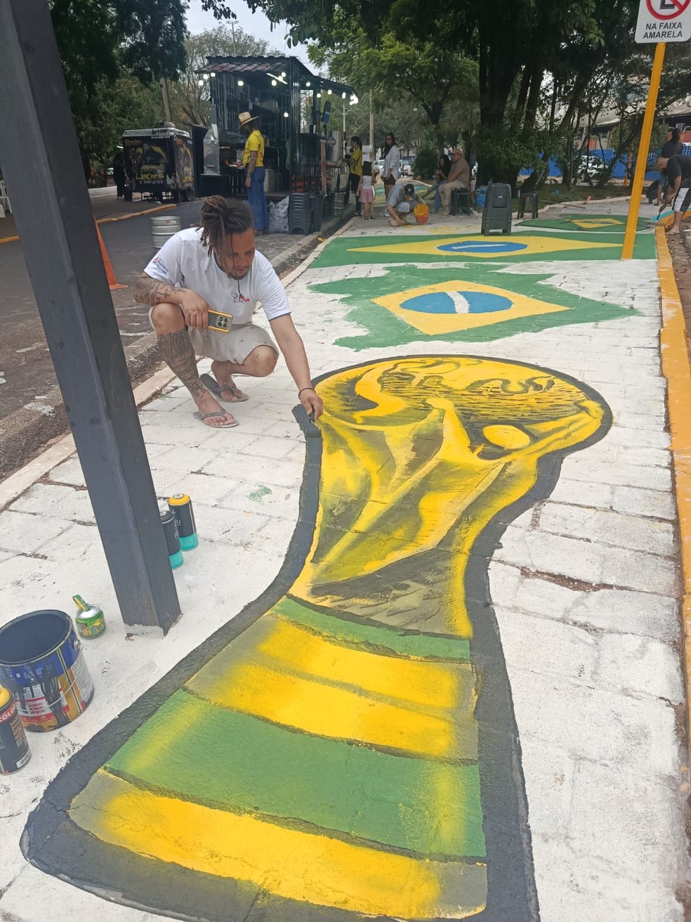 6 de 6
Copa 2026: Bauru entra no clima do mundial com mutir&atilde;o de pintura no Parque Vit&oacute;ria R&eacute;gia &mdash; Foto: Klauber Augusto/Arquivo pessoal