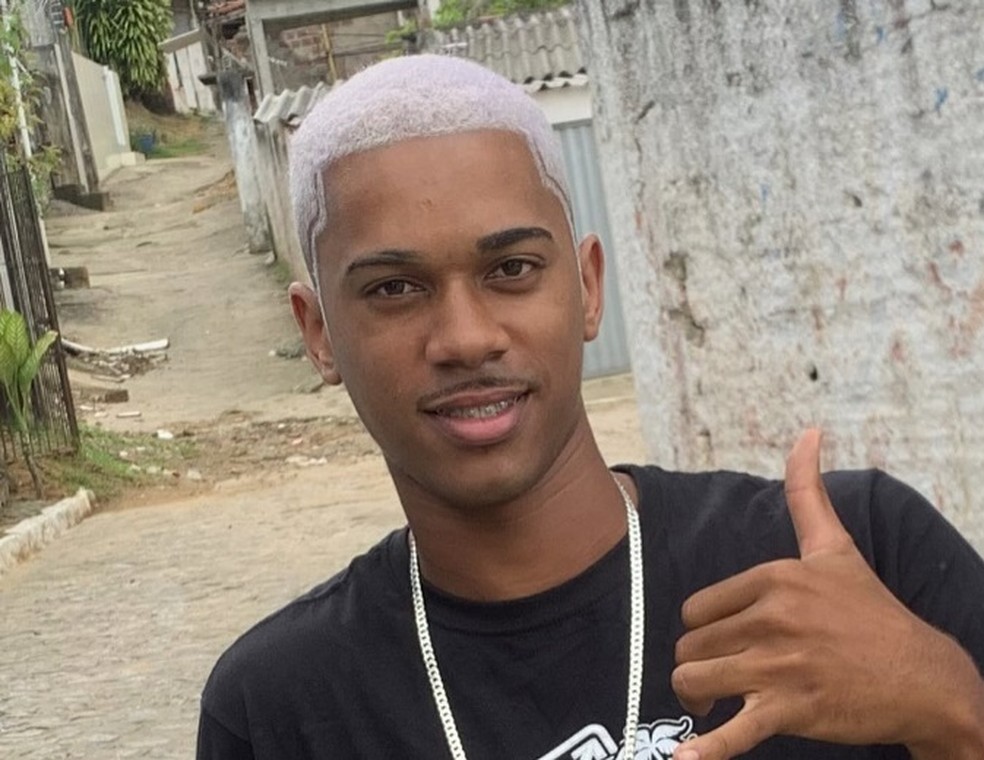 Rômulo Francisco Damião da Silva foi uma das pessoas que ficaram feridas após um trio elétrico tombar no município de Machados, no Agreste de Pernambuco — Foto: Reprodução/Instagram