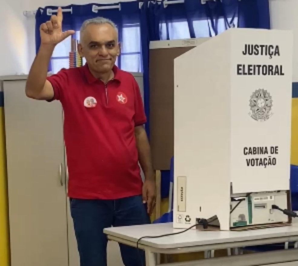 Odacy Amorim (PT), votando em Rajada — Foto: Juliane Peixinho/g1 Petrolina