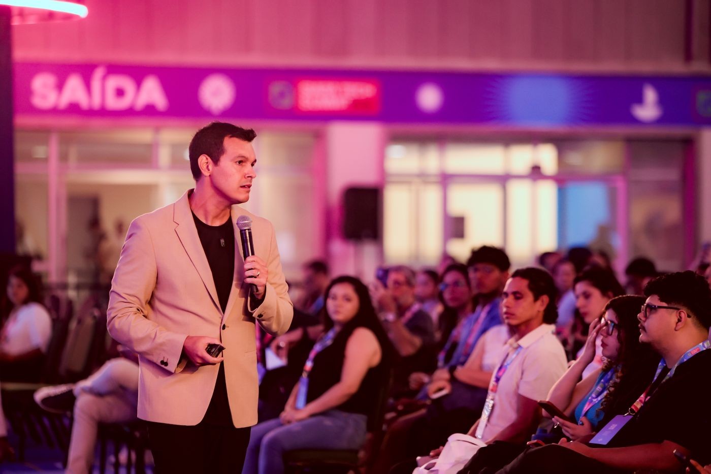 Rapha Falcão destaca importância do marketing digital e da IA para fortalecer negócios