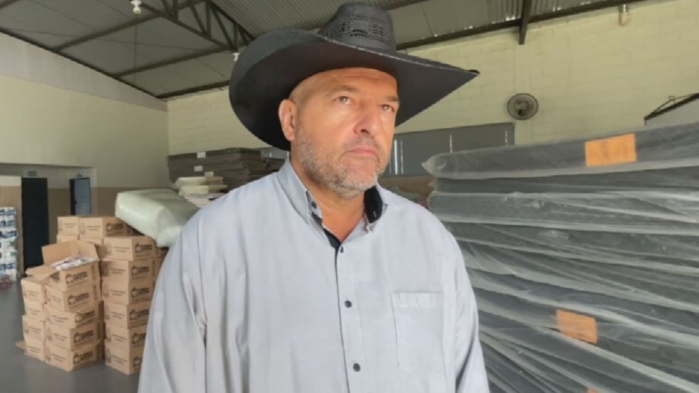 Prefeito de Palmeira d'Oeste (SP) diz que pretende reconstruir a cidade o mais rápido possível — Foto: Reprodução/TV TEM