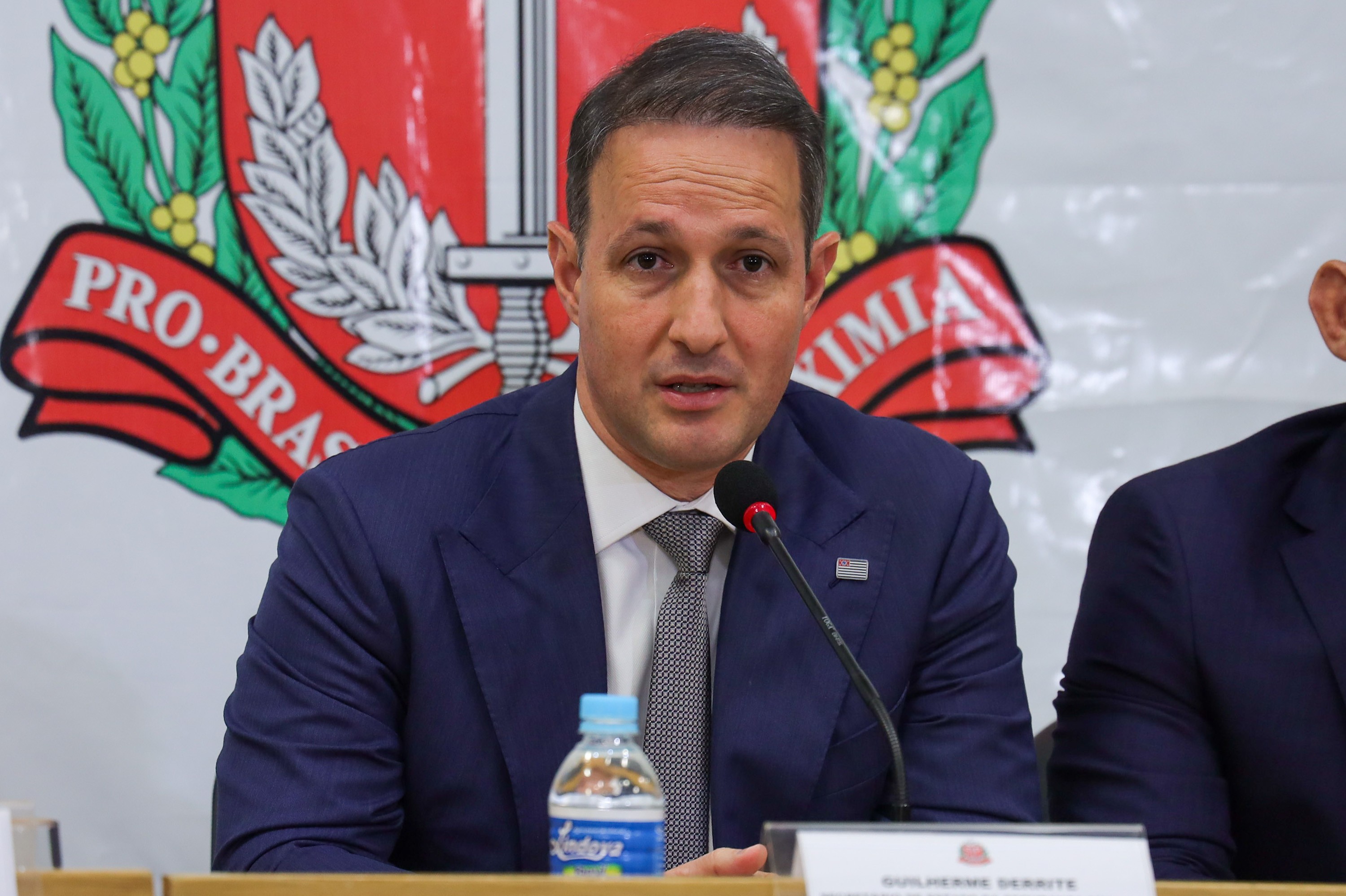 Flávio Bolsonaro confirma Guilherme Derrite como pré-candidato ao Senado por SP