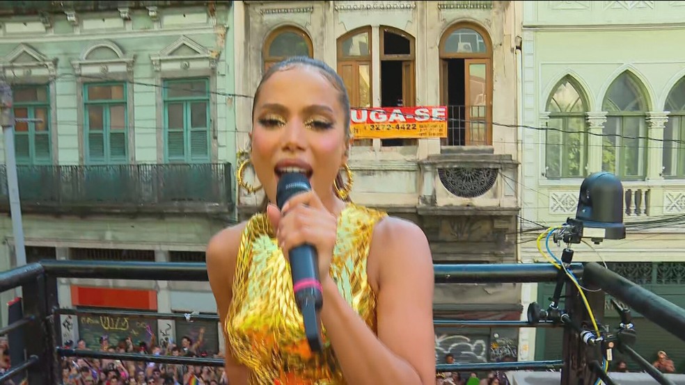 Cantora Anitta faz show no Bloco da Anitta no Centro do Rio — Foto: Reprodução/GloboNews