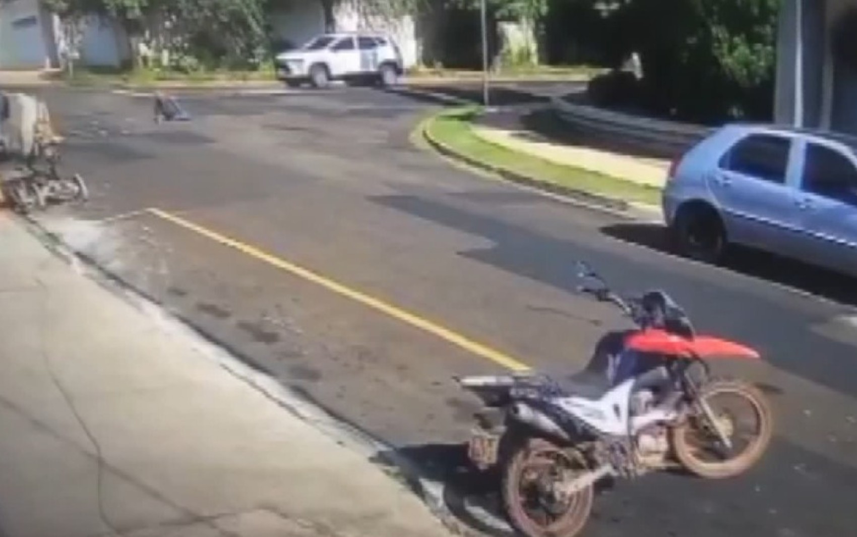 Motorista atropela idoso que atravessava rua e foge em Franca; VÍDEO 
